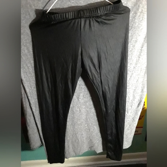 Pleather type leggings - Picture 2 of 5